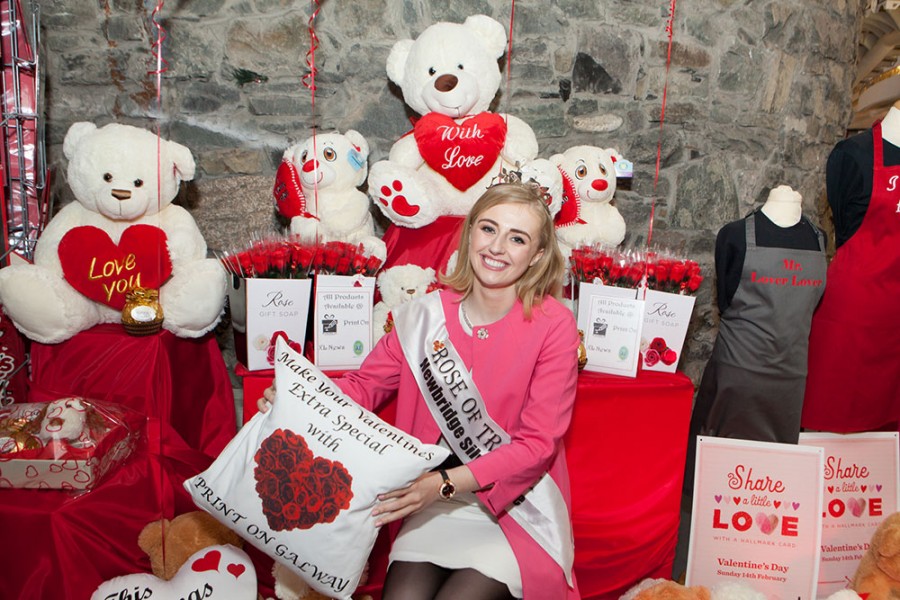 The 2015 Rose of Tralee Eylsha Brennan came to visit the Eyre Square Shopping Centre